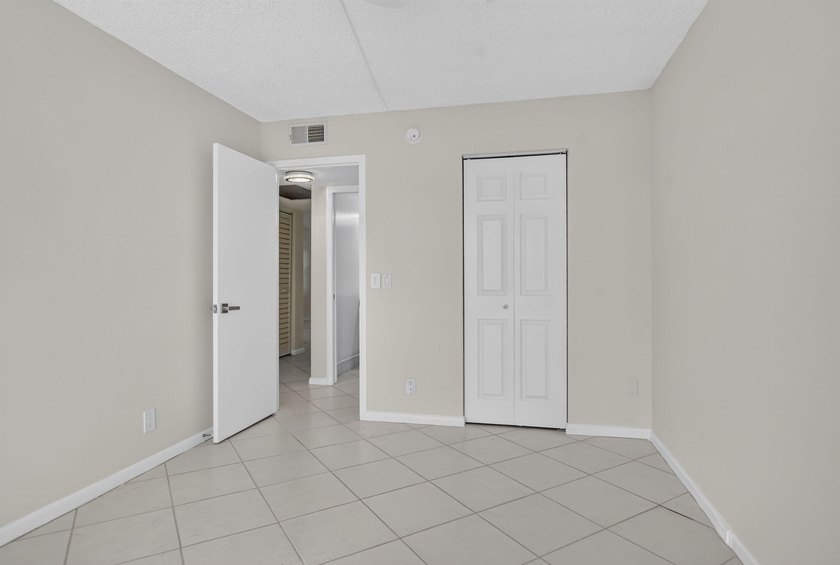 Light and Bright 2-bedroom, 2-bathroom condo on the 3rd floor - photo 19