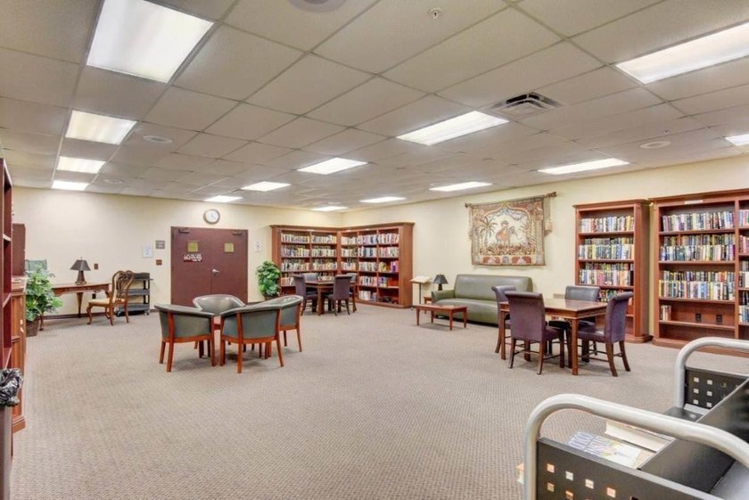 Light and Bright 2-bedroom, 2-bathroom condo on the 3rd floor - photo 40