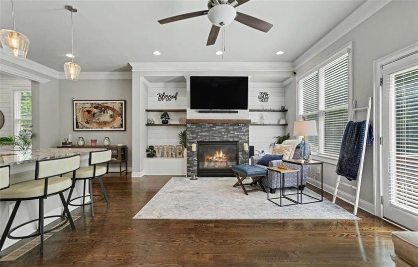 Experience elevated living in this exquisitely updated endunit - photo 3