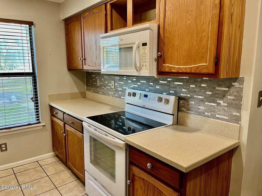 LOOKING FOR A SHORT TERM RENTAL IN A TOP NOTCH LOCATION...THIS - photo 5