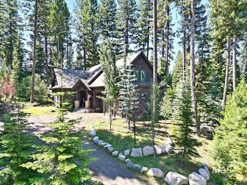 Luxury mountain living on the McCall Golf Course. Built by - photo 3
