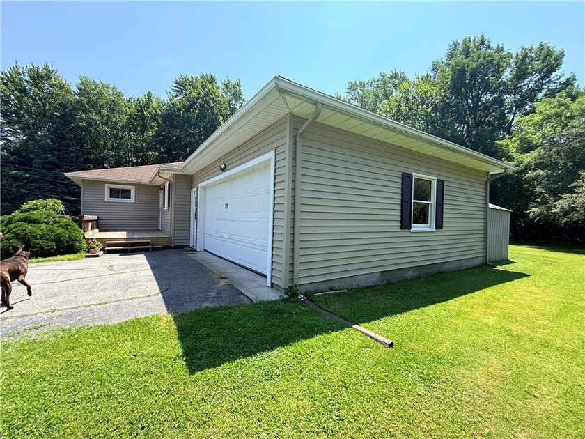 Welcome home to this beautifully maintained 3-bedroom, 2-bath - photo 4