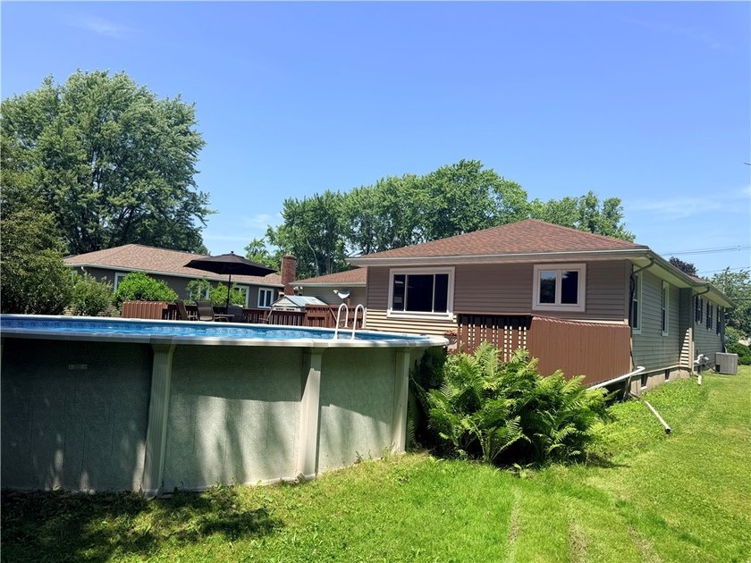 Welcome home to this beautifully maintained 3-bedroom, 2-bath - photo 6