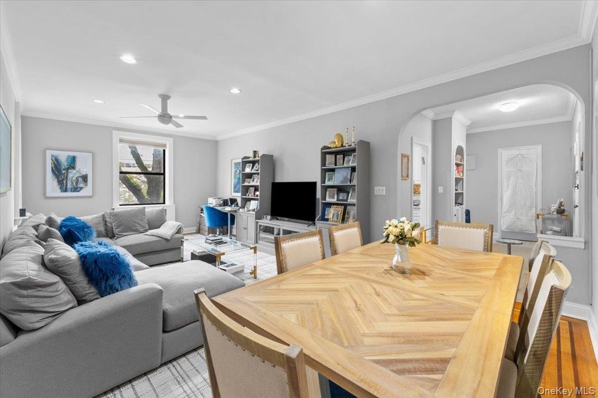 Location &amp; Luxury! Welcome to 'The Windsor' at 21 Barstow - one - photo 8
