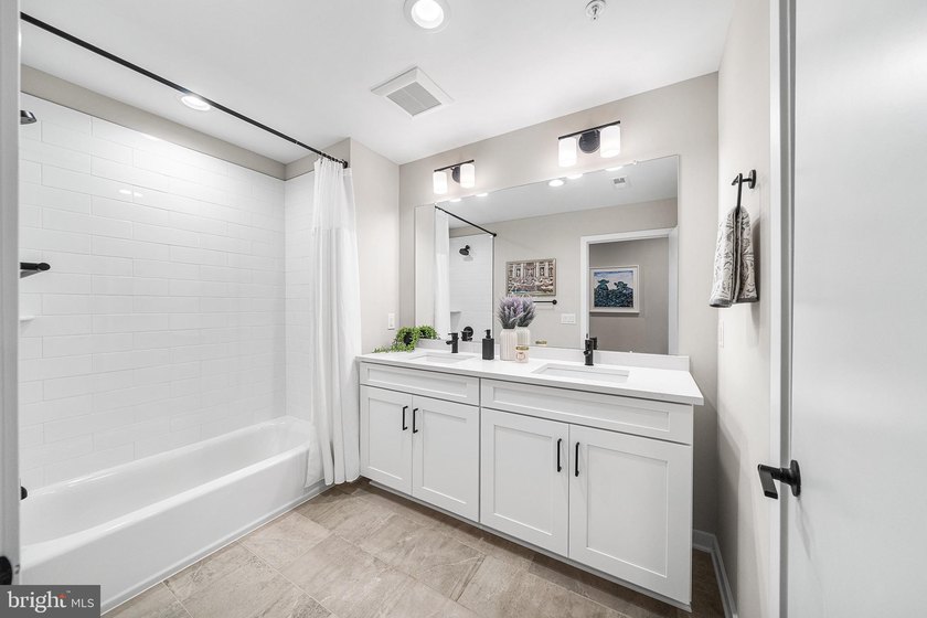 Welcome to 3117 Pierview Lane, a fully upgraded Essex model home - photo 24