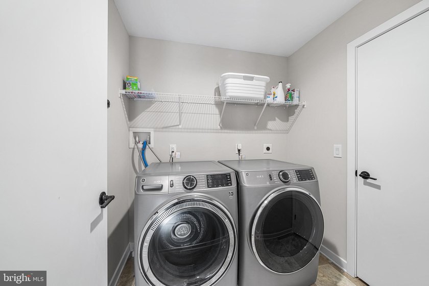 Welcome to 3117 Pierview Lane, a fully upgraded Essex model home - photo 25