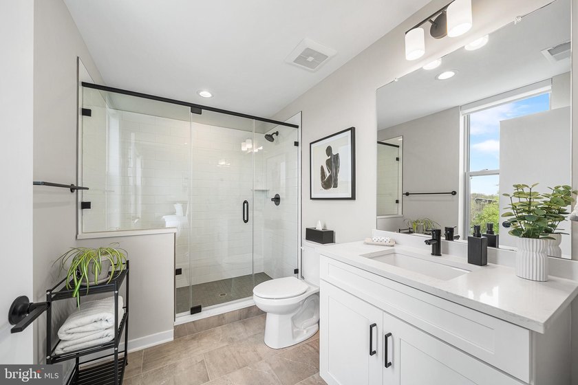 Welcome to 3117 Pierview Lane, a fully upgraded Essex model home - photo 28