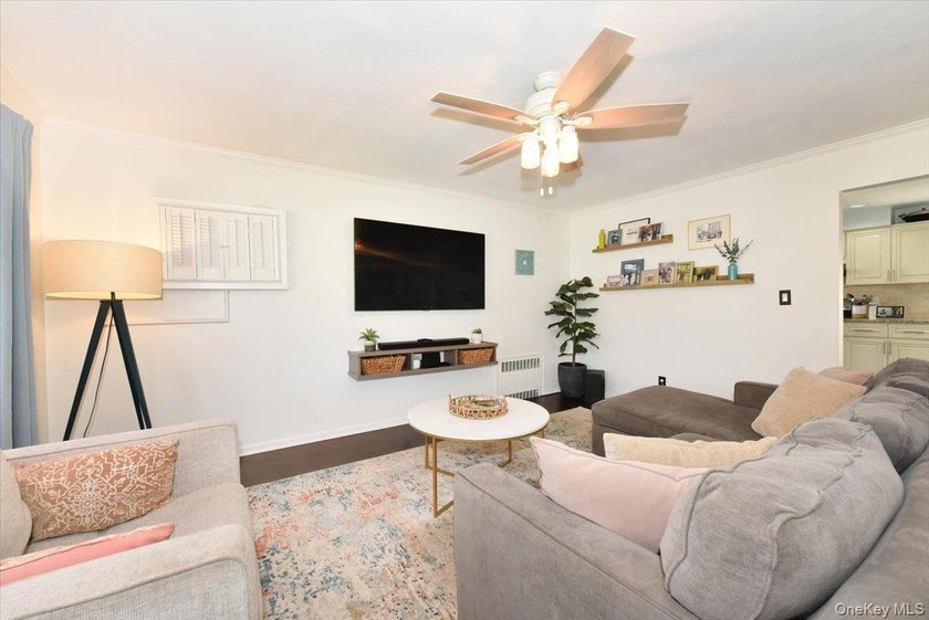 Welcome to this beautiful home located in the heart of Merrick - photo 6