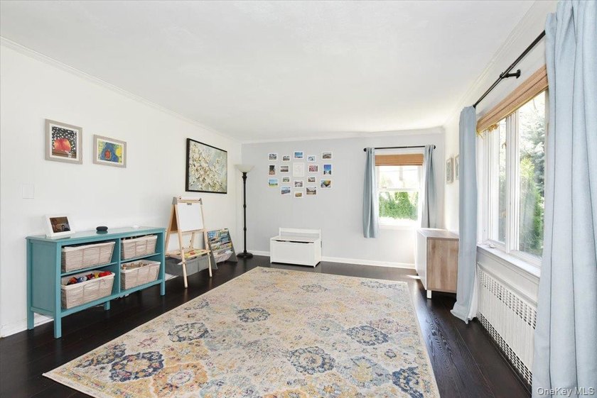 Welcome to this beautiful home located in the heart of Merrick - photo 10