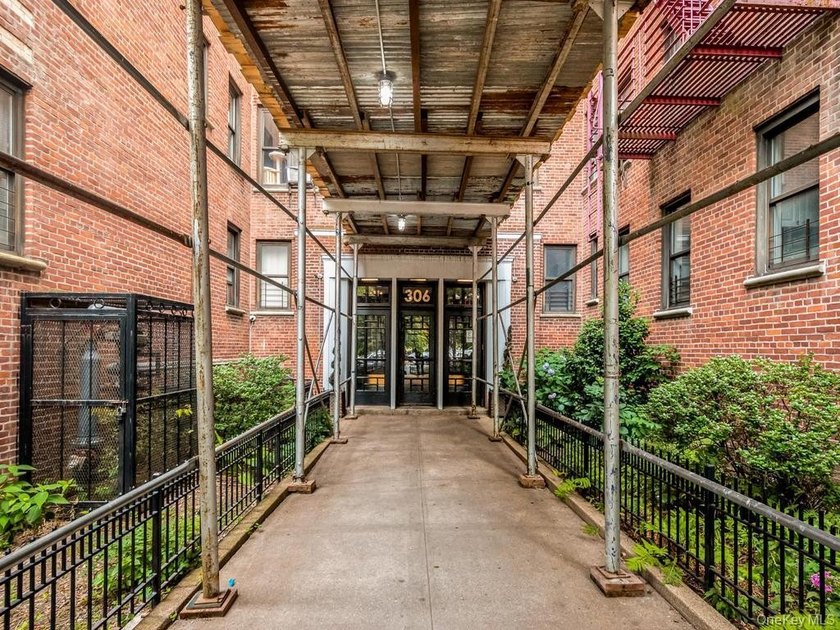 Welcome to 306 E Mosholu Pkwy S 4F. This 1 Bedroom 1 Bathroom - photo 15