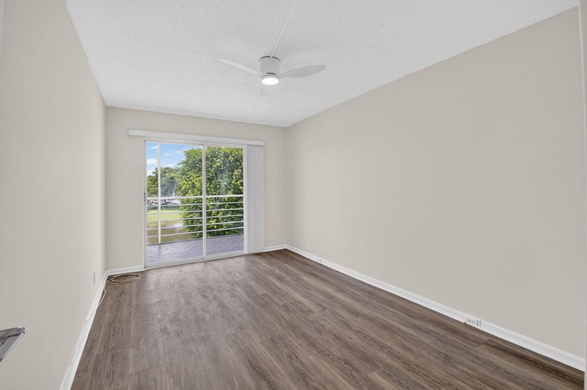 2/1.5, Amazing corner unit on the third floor offers an - photo 19