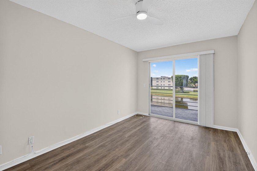 2/1.5, Amazing corner unit on the third floor offers an - photo 20
