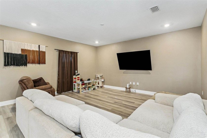 Home is located in the Saddle Ridge community. This cute 3 - photo 3