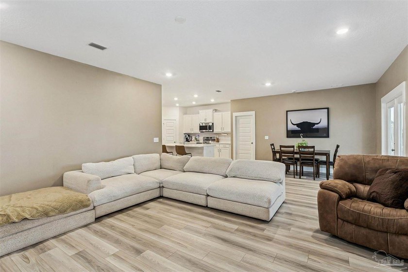 Home is located in the Saddle Ridge community. This cute 3 - photo 5