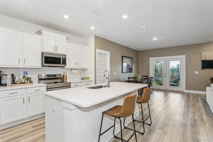 Home is located in the Saddle Ridge community. This cute 3 - photo 7