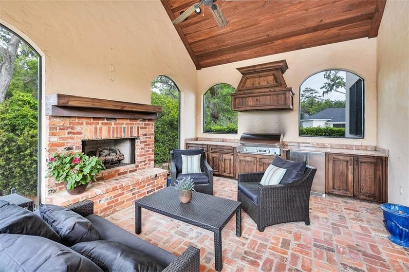 Come see this custom house located in the highly desirable Sea - photo 36