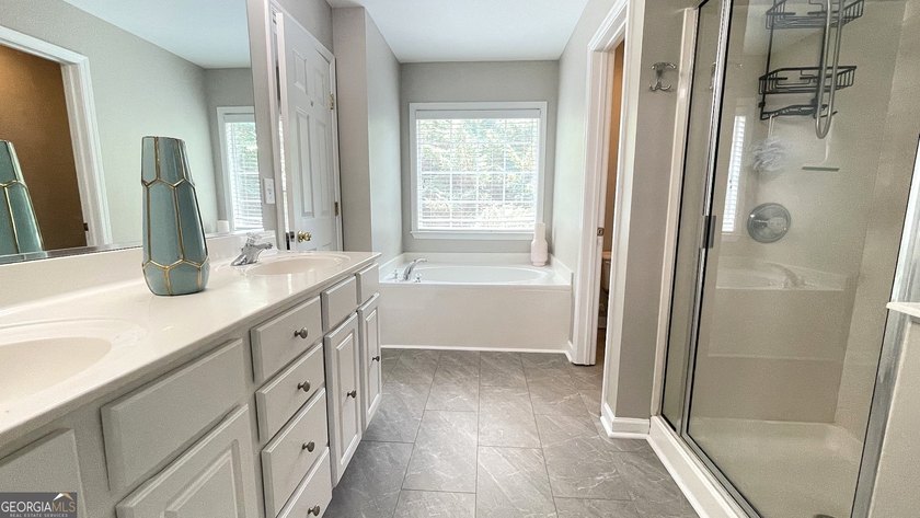 Stately Brick Townhouse (2 Car Garage End-Unit) in Sought-After - photo 34