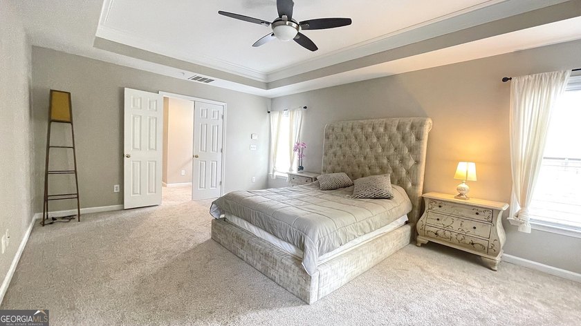 Stately Brick Townhouse (2 Car Garage End-Unit) in Sought-After - photo 38