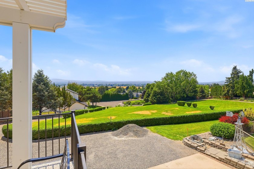 MLS# 294551 This well-maintained home is ideal for - photo 6