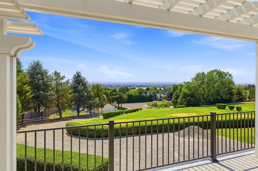 MLS# 294551 This well-maintained home is ideal for - photo 7