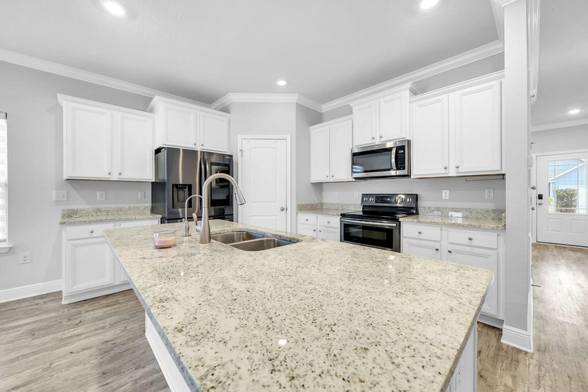 ASSUMABLE MORTGAGE RATE OF 3.25% AVAILABLE! Newer-Built - photo 3