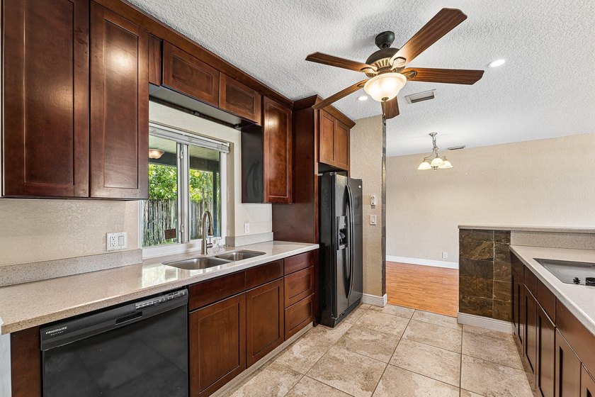 Welcome to this beautifully maintained 2-bedroom, 2-bath home - photo 12