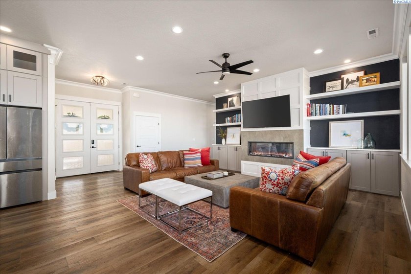 Discover the perfect balance of luxury, comfort, and space in - photo 4