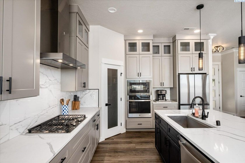Discover the perfect balance of luxury, comfort, and space in - photo 10
