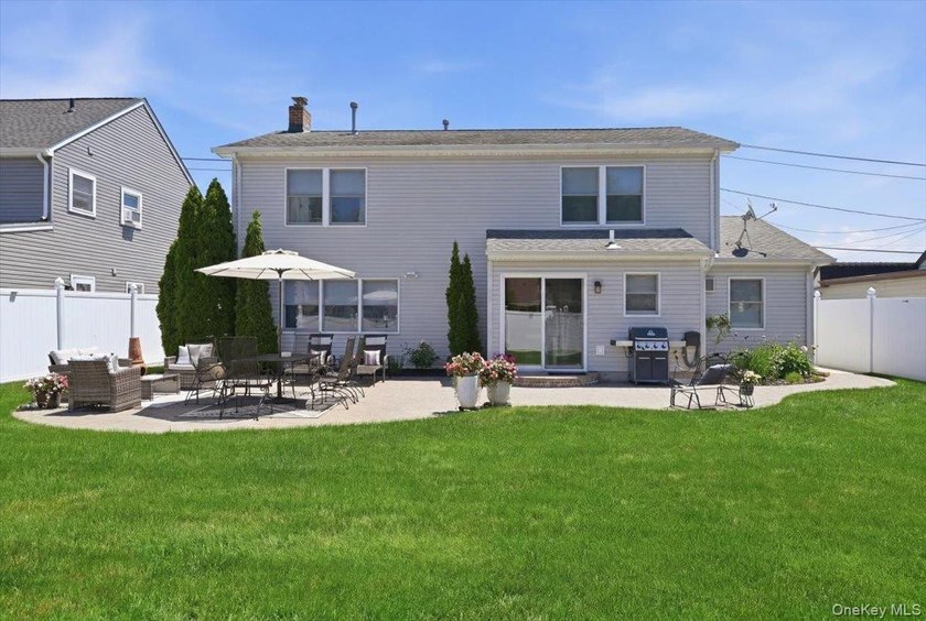 Welcome to this beautifully maintained two story home offering - photo 22