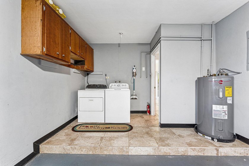 Welcome to this beautifully maintained 2-bedroom, 2-bath home - photo 23