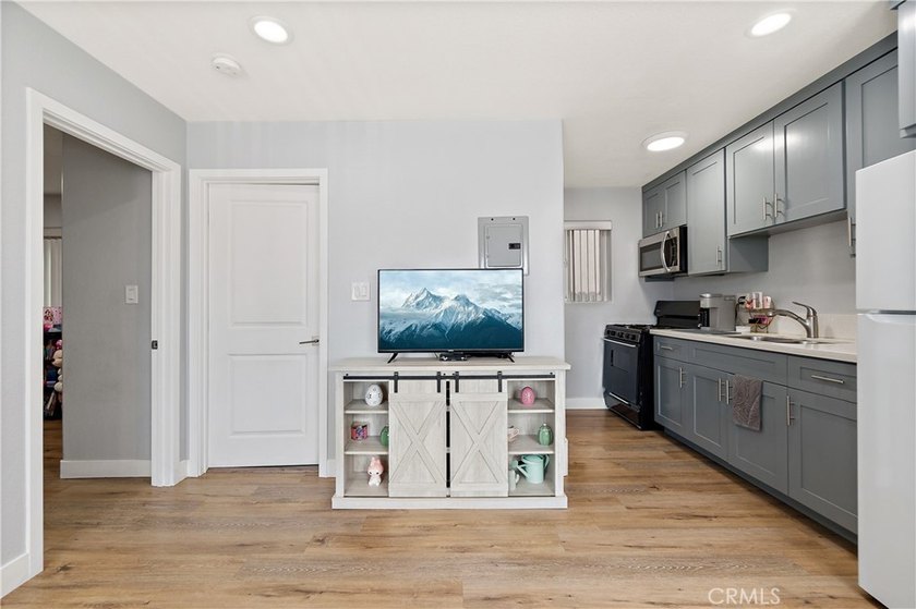 This well-maintained duplex offers two units under one roof - photo 32