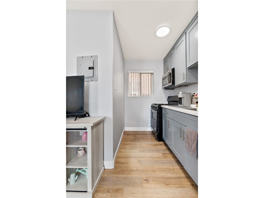 This well-maintained duplex offers two units under one roof - photo 33
