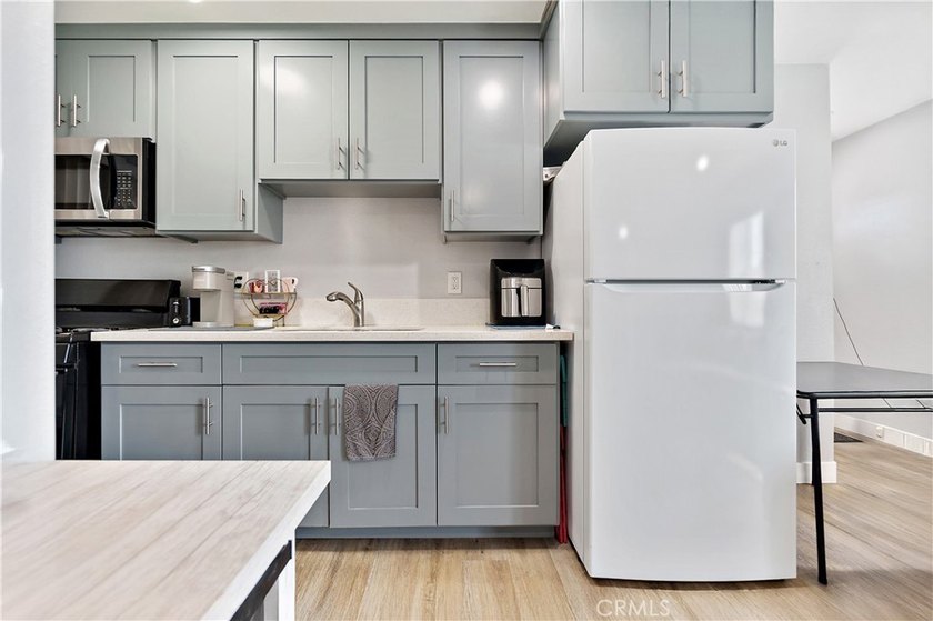 This well-maintained duplex offers two units under one roof - photo 37
