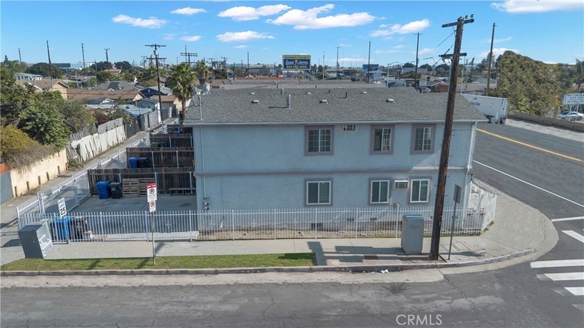 This well-maintained duplex offers two units under one roof - photo 39