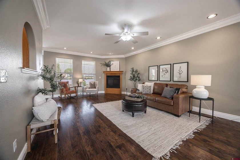 Move-in ready and beautifully maintained, this inviting home is - photo 2