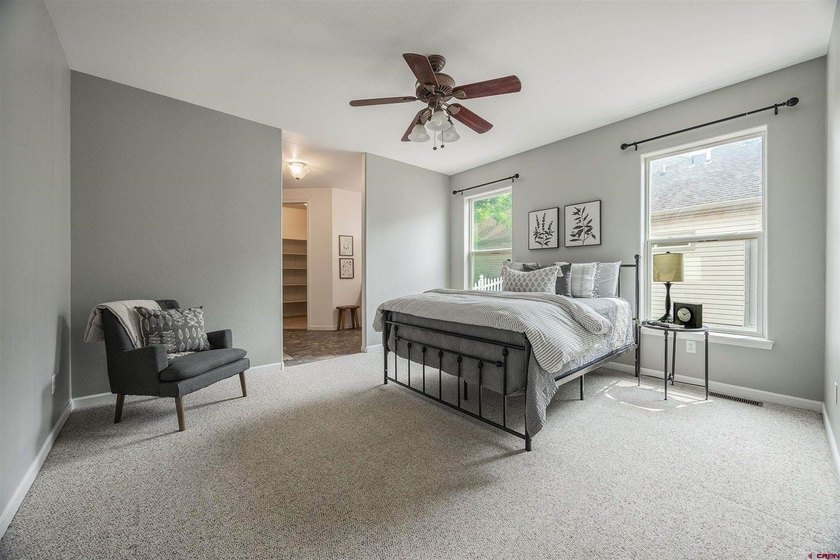 Move-in ready and beautifully maintained, this inviting home is - photo 10