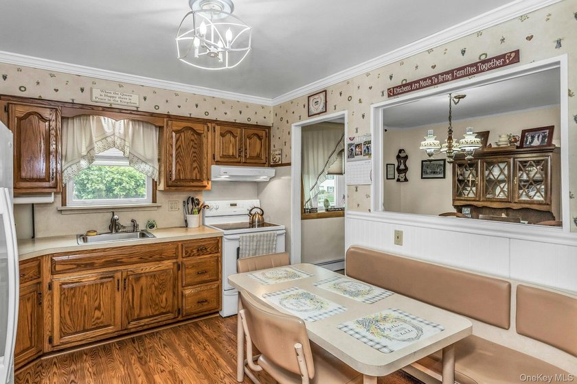 Welcome to this beautifully maintained home in the heart of - photo 5