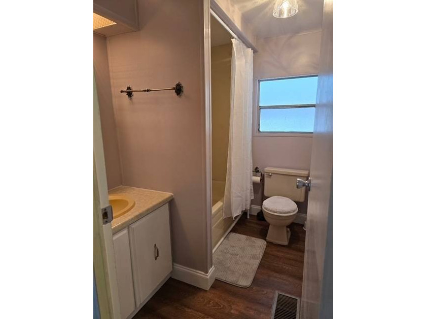 Live on the water ! Lovely screened in porch all year views of - photo 15