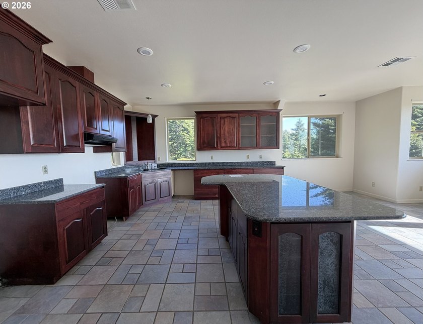 Enjoy peaceful COASTAL LIVING in this custom-built 2006 home - photo 16