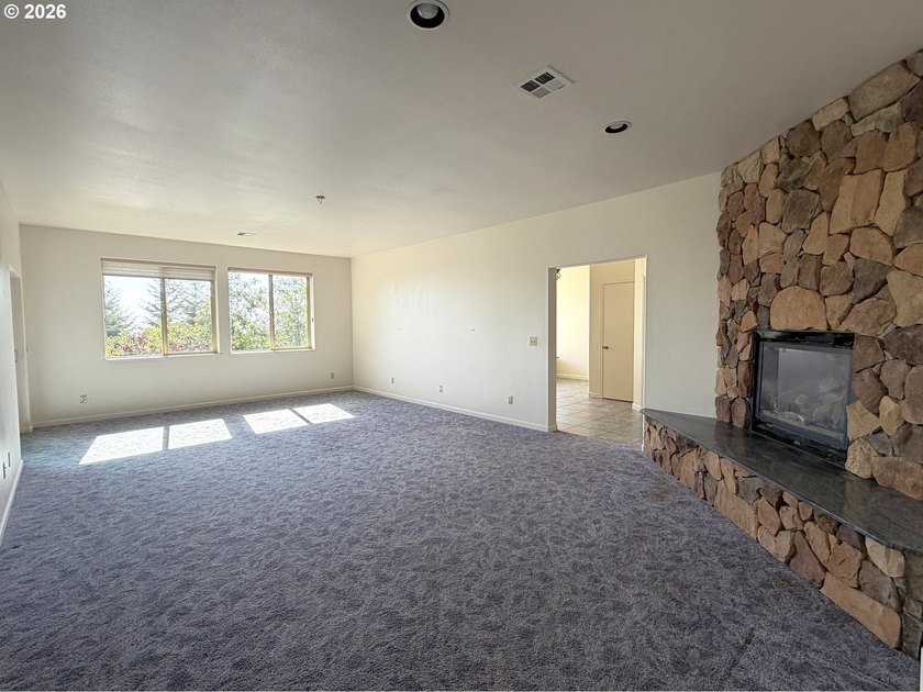 Enjoy peaceful COASTAL LIVING in this custom-built 2006 home - photo 18