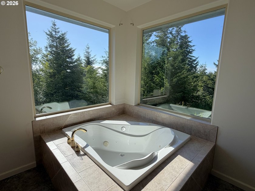 Enjoy peaceful COASTAL LIVING in this custom-built 2006 home - photo 22