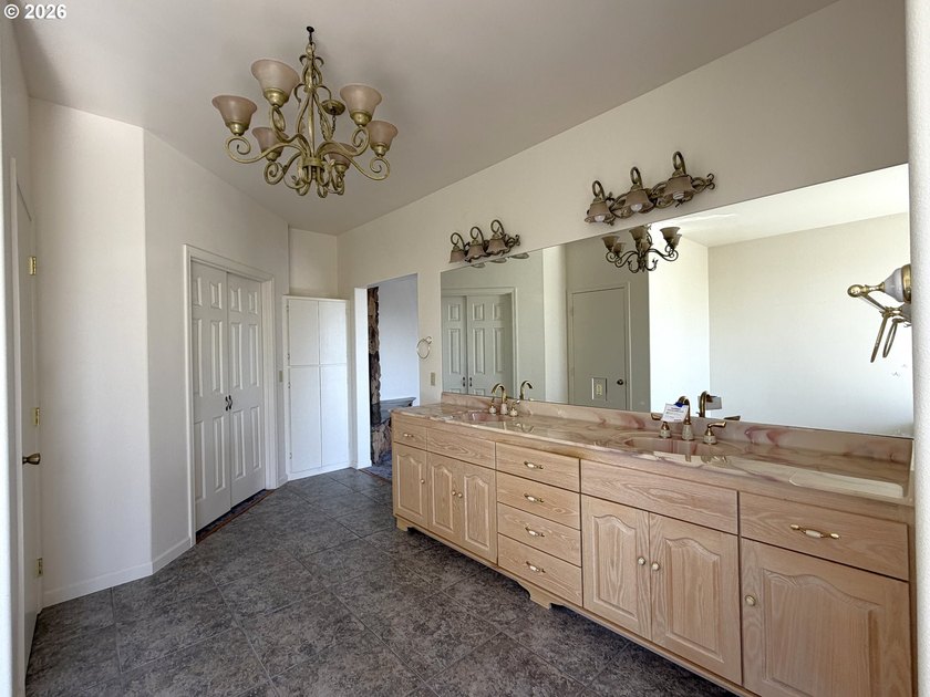 Enjoy peaceful COASTAL LIVING in this custom-built 2006 home - photo 23