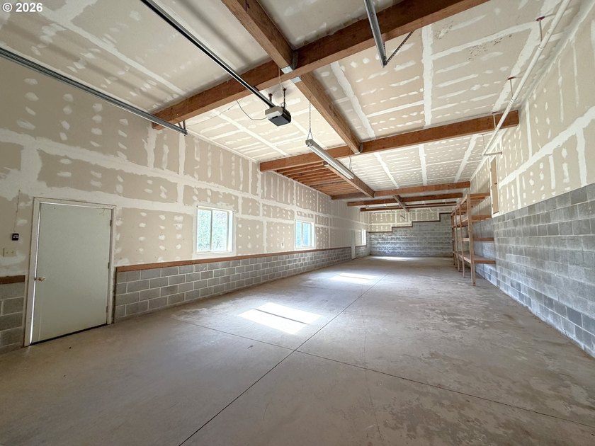 Enjoy peaceful COASTAL LIVING in this custom-built 2006 home - photo 33