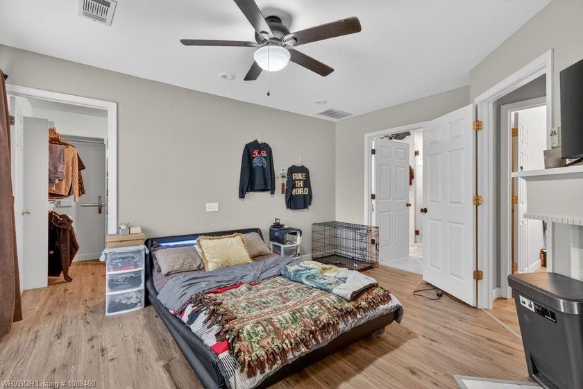 Beautiful &amp; Super Clean 3 Bedroom, 3 1/2 Bath home on 1.46 - photo 34