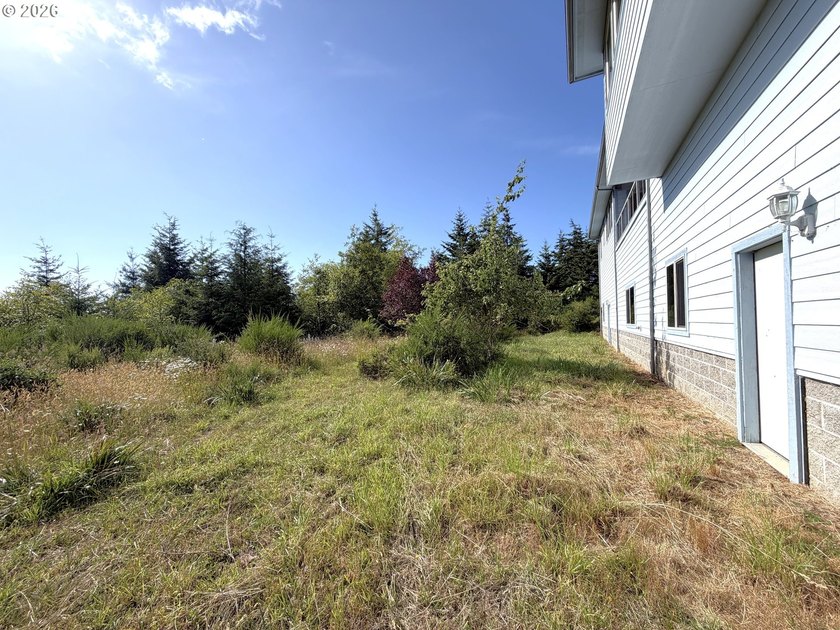 Enjoy peaceful COASTAL LIVING in this custom-built 2006 home - photo 37