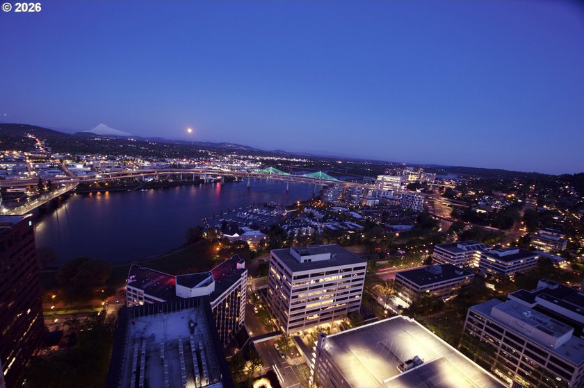 Perched high above the city in Portland's iconic Fountain Plaza - photo 8