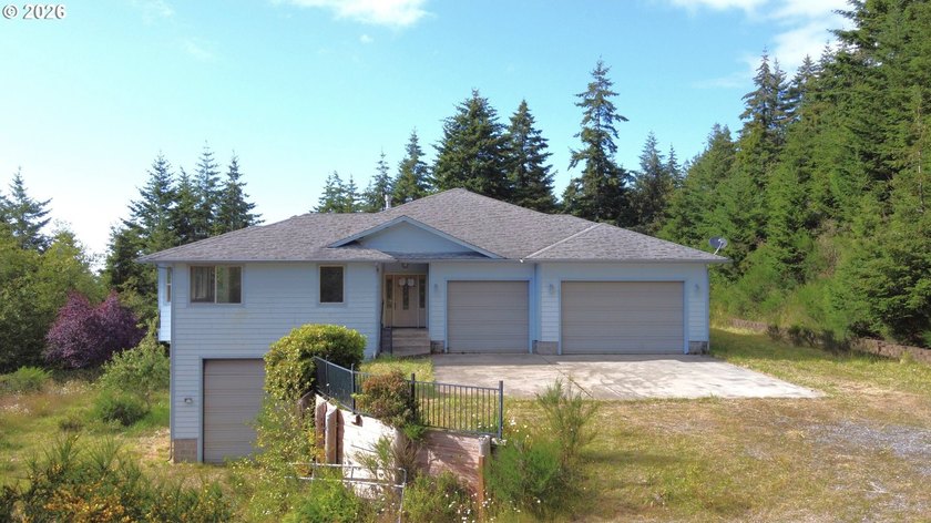 Enjoy peaceful COASTAL LIVING in this custom-built 2006 home - photo 39