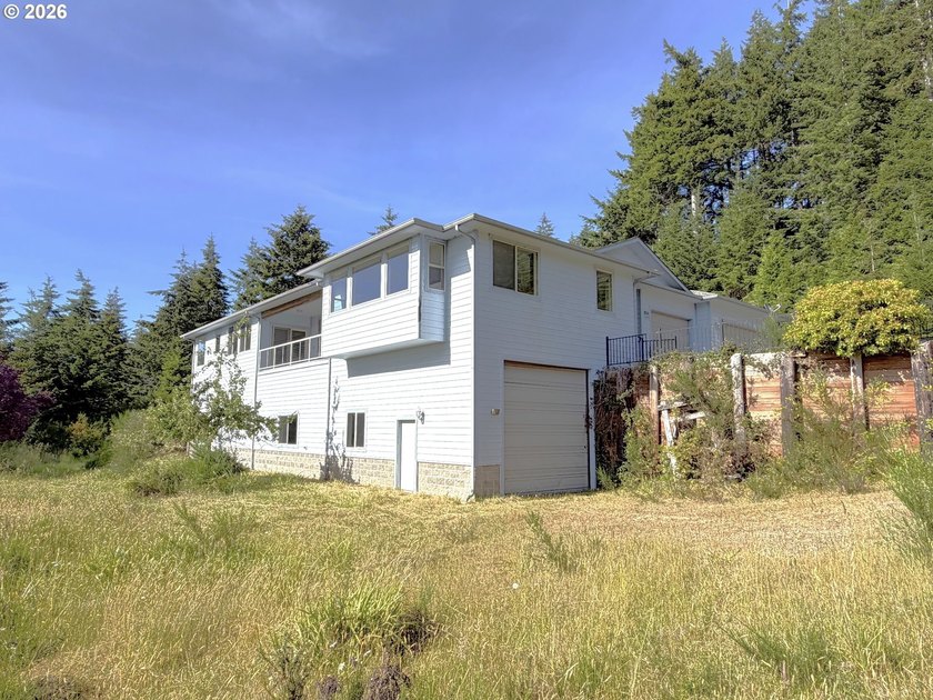 Enjoy peaceful COASTAL LIVING in this custom-built 2006 home - photo 42