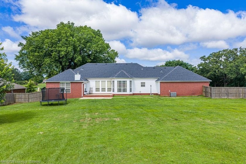 Beautiful &amp; Super Clean 3 Bedroom, 3 1/2 Bath home on 1.46 - photo 46