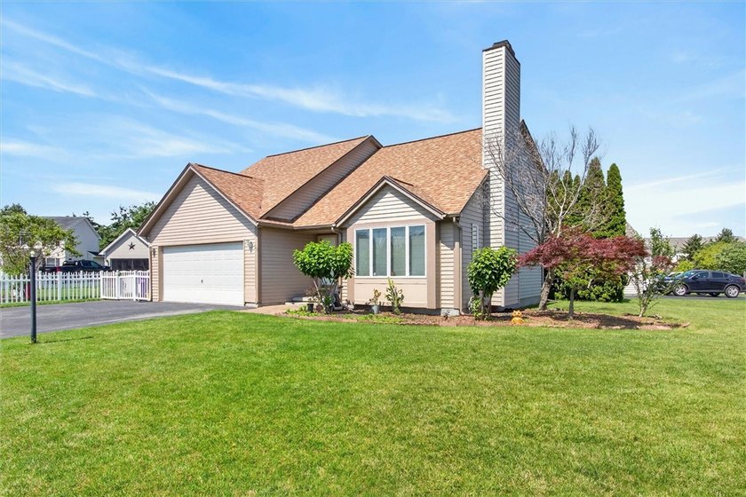 Don't miss this opportunity to own 29 Jade Drive! This - photo 3